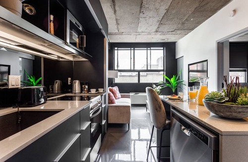 Shaughnessy Village Apartment | Chic Loft near McGill University