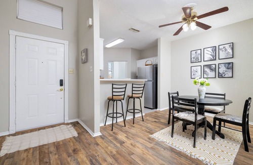 Euless House | Chic Loft World Cup Fan Getaway
