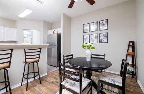 Euless House | Chic Loft World Cup Fan Getaway