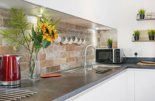 Coldharbour Apartment | Chic London Apartment – Zone 2