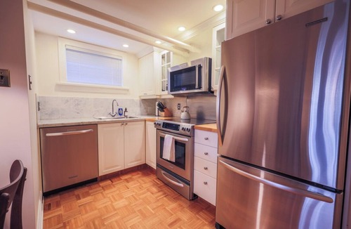 Mount Royal Condo | Chic Lower-Level Heritage Suite in Inner-City Calgary