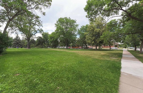 Whittier Apartment | Chic Lower-Level Stay - Prime Walkable Locale