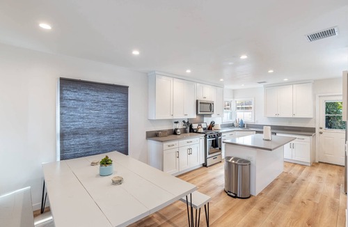 Encino House | *Chic Lux New Build w/Htd Pool, Firepit, BBQ*