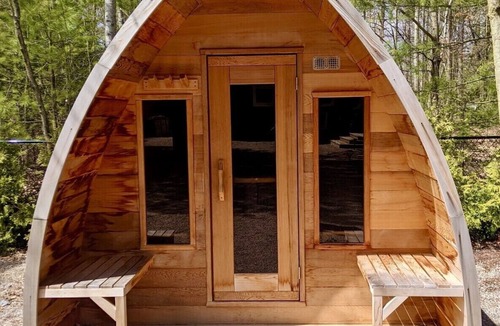 Tiny Cottage | Chic & luxurious villa with outdoor sauna - Steps away from the beach!
