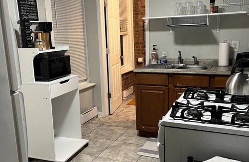 Albany Apartment | Chic Madison Parkviewn