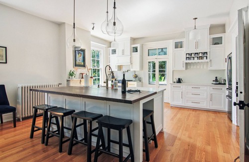 Ithaca House | Chic Mansion