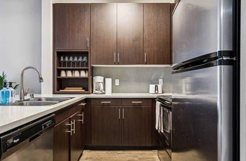 Marina del Rey Apartment | Chic Marina Oasis 5 Star Amenities Central