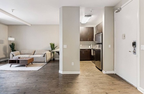 Marina del Rey Apartment | Chic Marina Oasis 5 Star Amenities Central