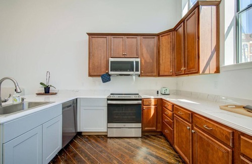 Riverside Terrace House | Chic Med Center Condo with Secure Parking