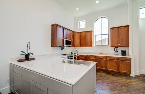 Riverside Terrace House | Chic Med Center Condo with Secure Parking