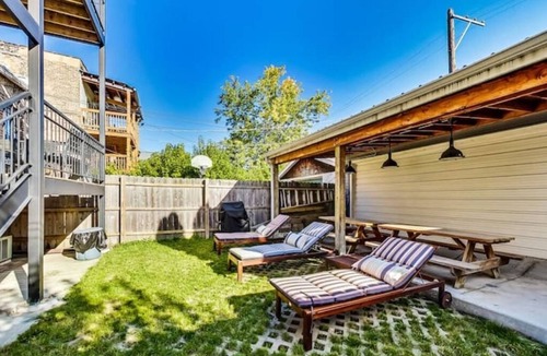 Tri-Taylor Apartment | Chic Med district 2Bd/2Ba/Garage