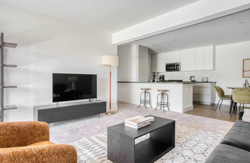 Sharon Heights Apartment | Chic Menlo Park 2BR w/Pool, W/D, Gym, near 82, 101, 280, by Blueground