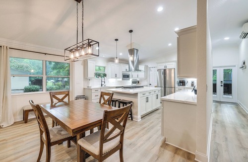 Micanopy House | Chic Micanopy Getaway w/Pool & Pool Table!