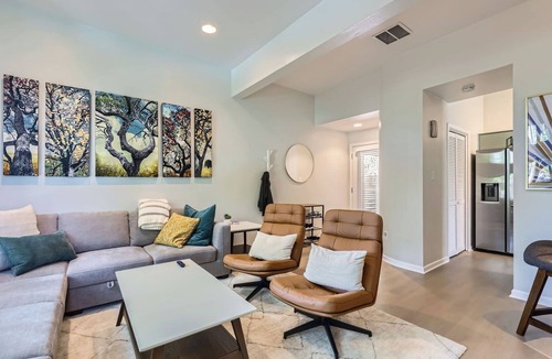 Judge's Hill Condo | Chic Mid-Century! Walk to UT and Downtown