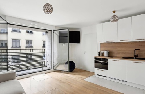 Epinettes Apartment | Chic, minimalist studio Batignolle/Montmartre