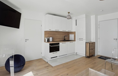 Epinettes Apartment | Chic, minimalist studio Batignolle/Montmartre