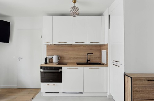 Epinettes Apartment | Chic, minimalist studio Batignolle/Montmartre