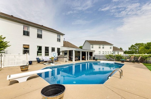 Dardenne Prairie House | Chic Missouri Retreat - Pool, Fire Pit & Grill!