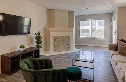 McNeil Apartment | Chic, Modern 2B2B | King Beds, Fast WiFi, Gym,Pool