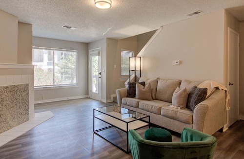 McNeil Apartment | Chic, Modern 2B2B | King Beds, Fast WiFi, Gym,Pool
