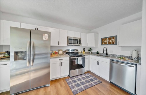 Springdale House | Chic & Modern 2BD Near CAE