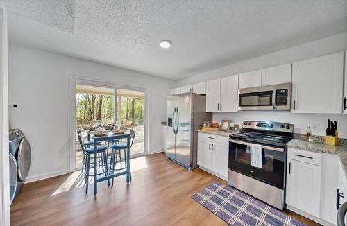 Springdale House | Chic & Modern 2BD Near CAE