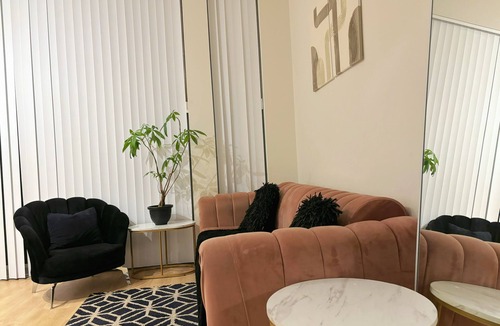 Harwood Condo | Chic & Modern Condo in Midtown Toronto | Prime Location. Monthly Rental