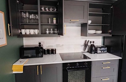 Salford House | Chic & Modern Escape