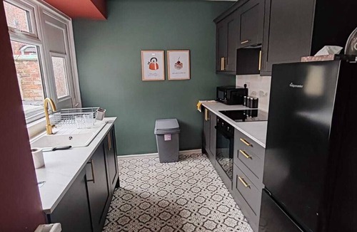 Salford House | Chic & Modern Escape