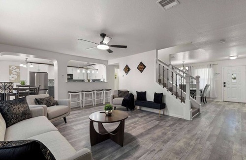 Wetmore House | Chic Modern Farmhouse-Sleeps 12- Near Randolph AFB