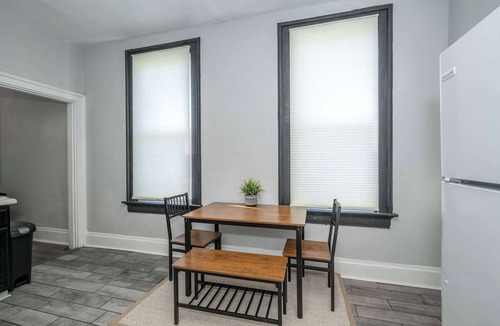 Walnut Hills Apartment | Chic, Modern Gem with Style