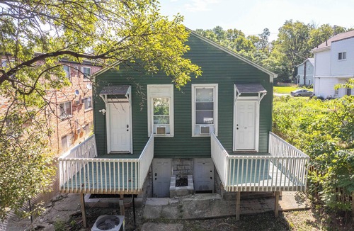 Walnut Hills Apartment | Chic, Modern Gem with Style