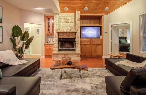 Pointblank House | Chic & Modern Getaway Ranch-Lake Livingston View! Houston/Dallas/Austin Getaway
