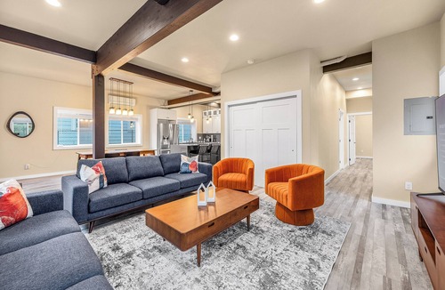 Squire Park House | Chic & Modern Retreat Prime Location AC
