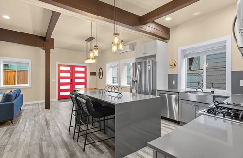 Squire Park House | Chic & Modern Retreat Prime Location AC