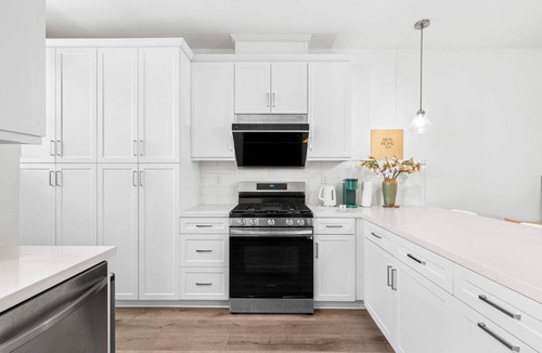Guasti Condo | Chic Modern Retreat with Stunning Views