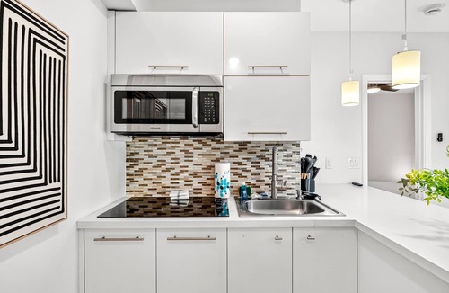 Beverly Heights Apartment | Chic Modern Studio with Queen Bed
