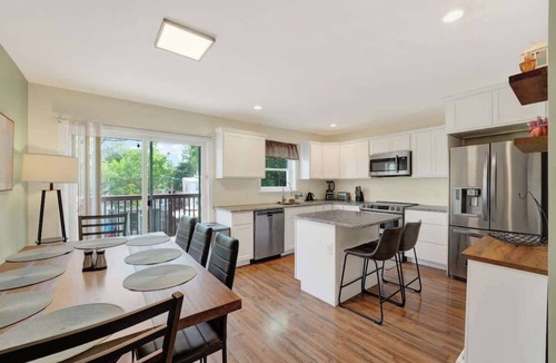 Wilmington House | Chic Modern Townhouse 4 BR | 4 B