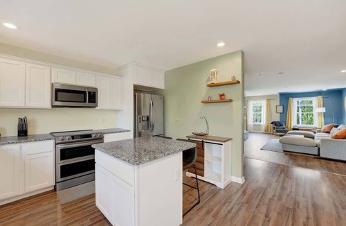 Wilmington House | Chic Modern Townhouse 4 BR | 4 B