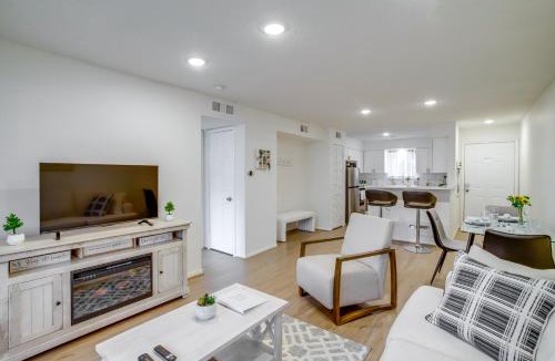 Walden on Lake Conroe House | Chic Montgomery Condo w/Balcony + Pool Access!