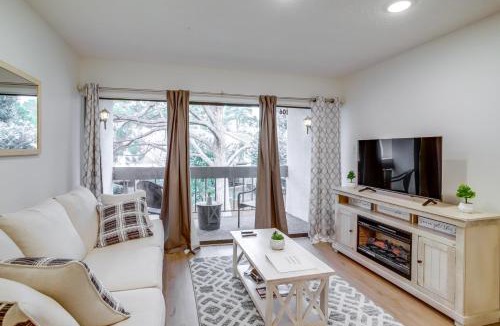 Walden on Lake Conroe House | Chic Montgomery Condo w/Balcony + Pool Access!