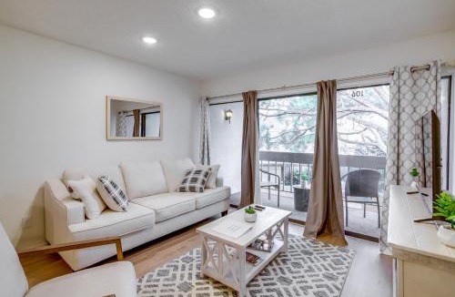 Walden on Lake Conroe House | Chic Montgomery Condo w/Balcony + Pool Access!