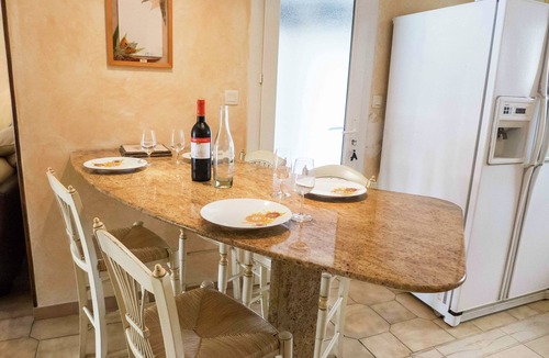 Narbonne House | Chic Narbonne Pool Retreat