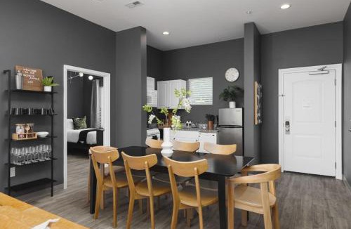 Maxwell Apartment | Chic Nashville 4 Bedroom, 7 Beds - Walk to Restaurants