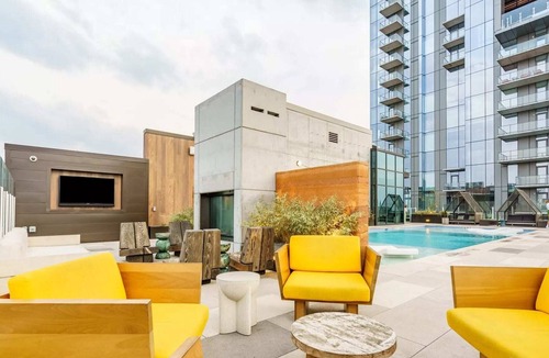 Rainey Street Historic District Apartment | Chic Natiivo I Stylish 1 bedroom apartment