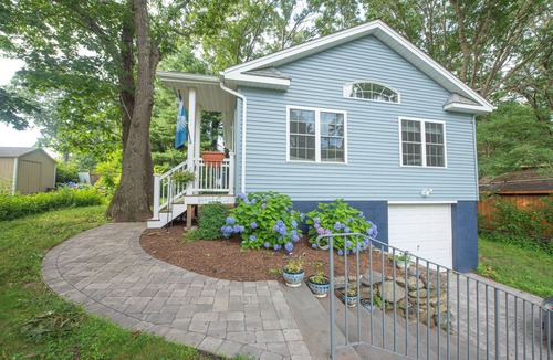 Saunderstown Cottage | Chic Nautical Cottage with Shared Beach Access