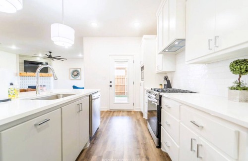 Lubbock House | Chic New Build - 5 miles to Tech/Covenant/UHC - 2 miles to shopping!