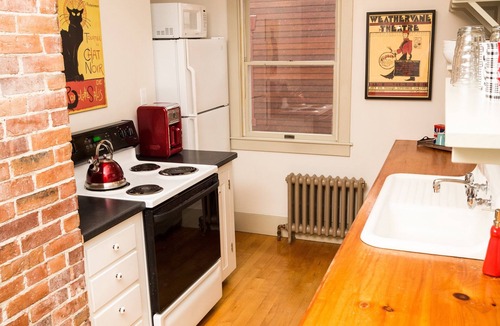 Gorham Apartment | Chic `New England Apartment