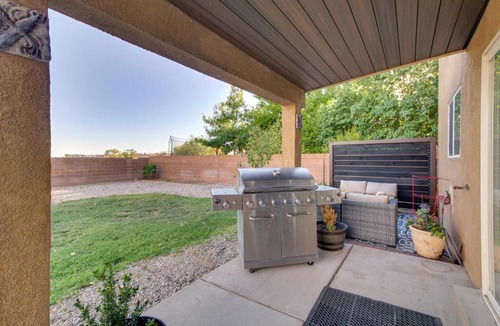 Los Lunas House | Chic New Mexico Retreat w/Patio, Grill & Fire Pit
