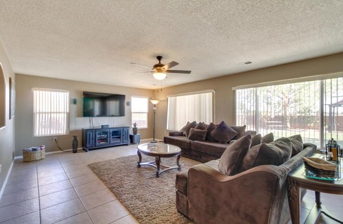 Los Lunas House | Chic New Mexico Retreat w/Patio, Grill & Fire Pit